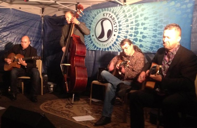 ... a Včelařovao jazzové kvarteto. Skvěle zahrané! Gypsy jazz na závěr zlínské části festivalu.